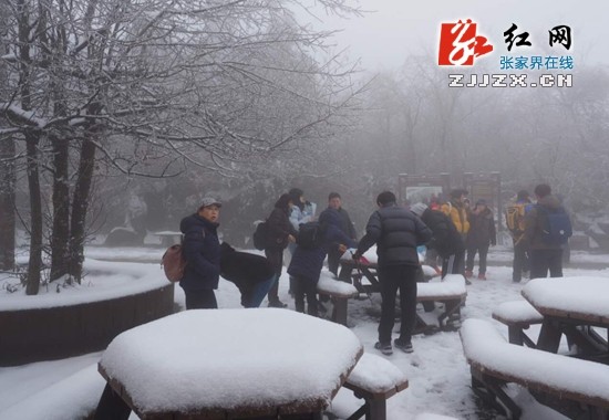 張家界天門(mén)山索道今日恢復(fù)運(yùn)行 2016天門(mén)首場(chǎng)雪約起